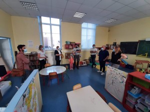 Le conseil municipal en visite de la classe maternelle